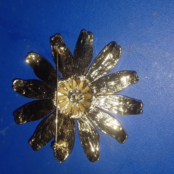 ❤️3/$10❤️ Black Sunflower Brooch - Picture 3 of 5